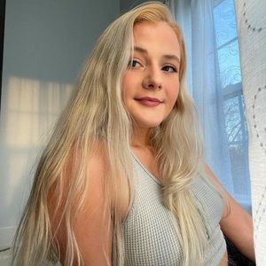 Meet your Posher, Caity